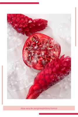 gingembre-rouge-wellbeing-shower-gel-200ml, ginger-extract-shower-gel-bottle Roger Gingembre Rouge Wellbeing Shower Gel - Ginger Essence | 200 ml Roger Wellbeing Shower Gel - Ginger Essence | 200 ml roger, shower-gel, ginger-extract, wellbeing, natural, sensitive-skin, skincare, hydrating, aromatherapy, ai-generated