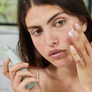 caudalie vinopure mattifying fluide bottle, caudalie vinopure mattifying fluide texture, caudalie vinopure mattifying fluide application Caudalie Vinopure Mattifying Fluide - Acne Treatment | 40 ml Caudalie Vinopure Mattifying Fluide - Acne Treatment caudalie, vinopure, mattifying-fluide, acne-treatment, oily-skin, skincare, moisturizer, anti-acne, non-comedogenic, ai-generated