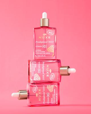 Nuxe Prodigieuse Boost: Vitamin C Glow Boosting Serum | Vegan Facial Serum for Fine Line Reduction & Radiant Skin Nuxe Vitamin C Serum: Boost Glow & Reduce Fine Lines Nuxe Prodigieuse Boost Serum, Vitamin C serum, Glow boosting serum, Vegan facial serum, Brightening serum, Fine line reduction serum, Facial Serum, Vitamin C, Glow, Vegan, Brightening, Fine Lines, Wrinkles, Radiant Skin, Skin Care, Beauty, Aydınlık, Ethical Beauty, Sustainable Beauty, Plump Skin, Elasticity, Volume, Antioxidant Protection, Env
