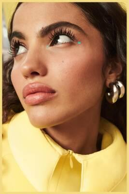 Maybelline Colossal Bubble Mascara - Black, Volumizing, Thickening, Long Lasting - Dramatic Volume & Definition Maybelline Colossal Mascara - Black, Volumizing - Dramatic Lashes mascara, volumizing mascara, black mascara, Maybelline mascara, Colossal mascara, bubble mascara, thickening mascara, long lasting mascara, volume mascara, defining mascara, dramatic lashes, intense black, non-clumping, smudge-proof, flake-free, eye makeup, beauty, cosmetics, fuller lashes, thicker lashes, bold look, dramatic eye, g